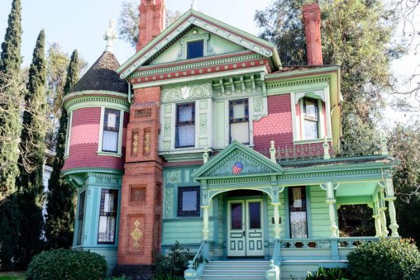 Tips for Successfully Flipping a Historic Home